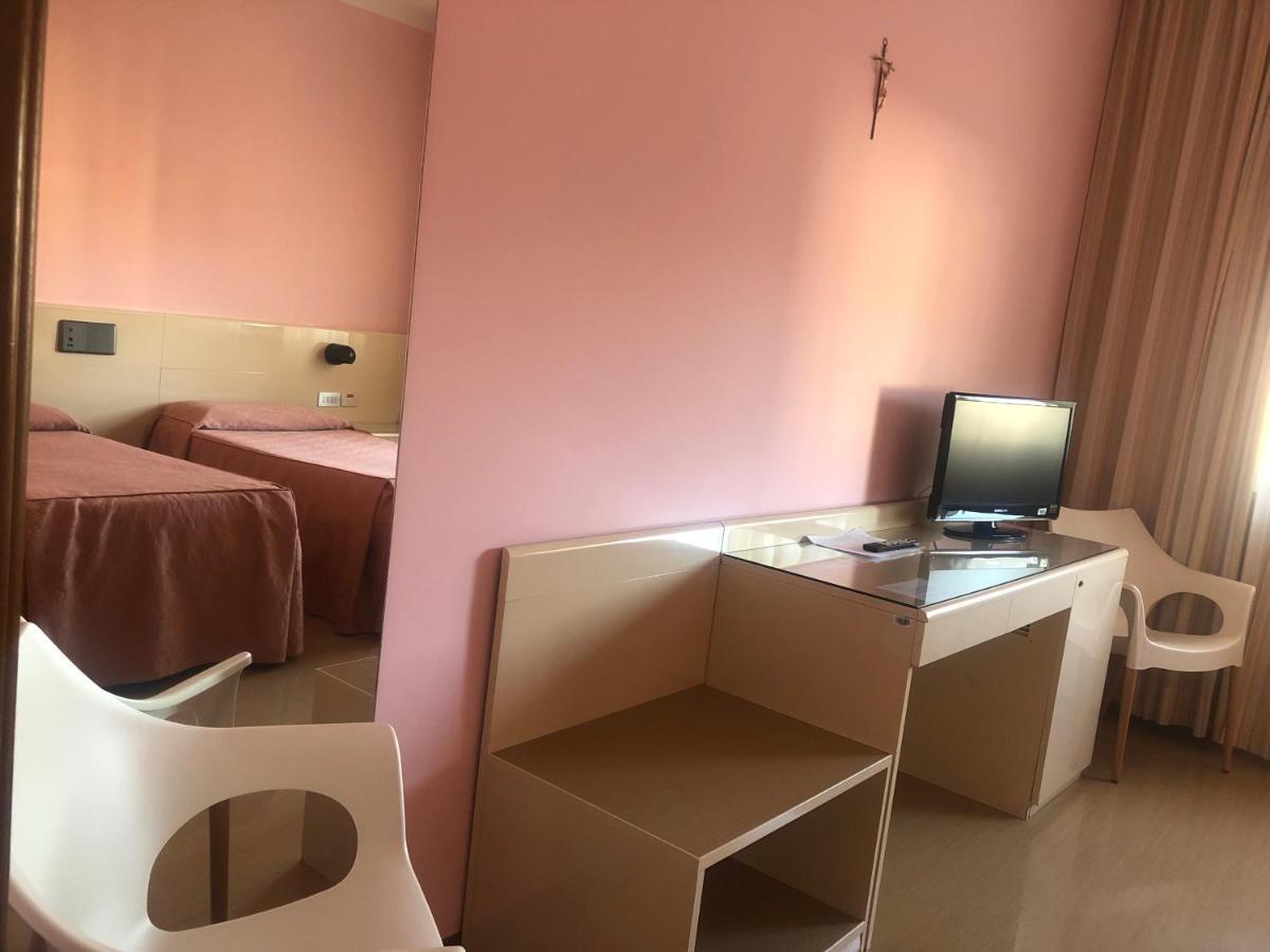 Albergo Casa Dell'Ospite Brescia Extérieur photo